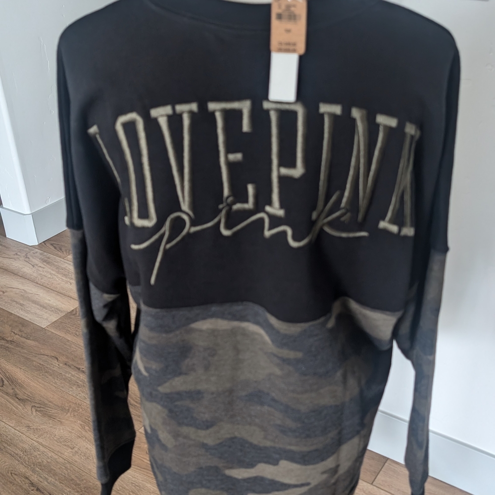 PINK Victoria's Secret Black and Camouflage Men's Sweater - Picture 6 of 13